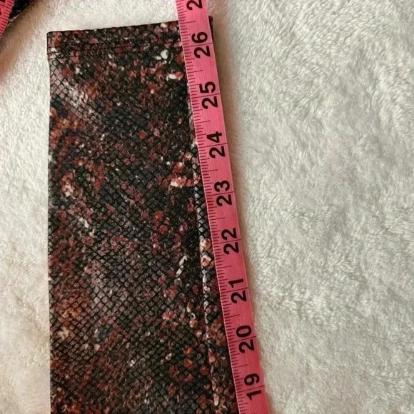 Spanx Faux Leather Snake Shine Leggings size XS - Picture 8 of 10